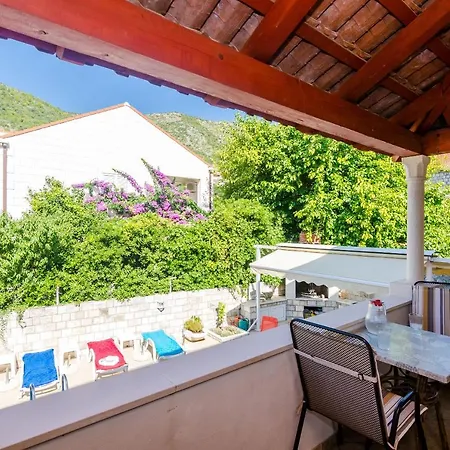Apartment Leona 1 *